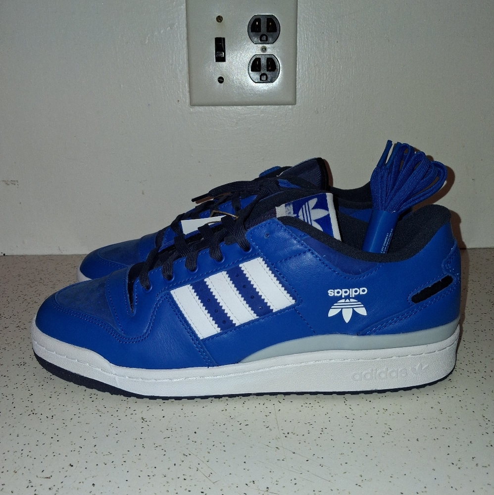 SIZE 11.5 - ADDIDAS FORUM 84 LOW ADV. BRAND NEW NO BOX. EXTRA LACES.